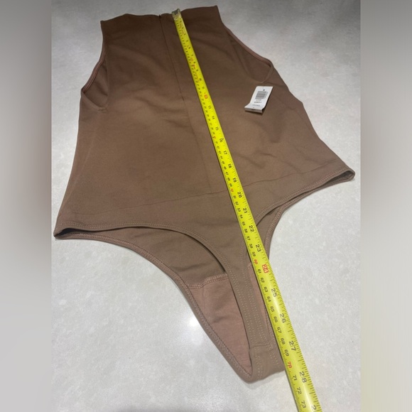 New Aritzia Babaton high neck Arnold Nutmeg Muscade  Bodysuit Size M Wtags ⭐️⭐️ - Picture 10 of 17
